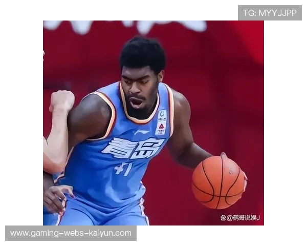 篮球教练怒摔战术板