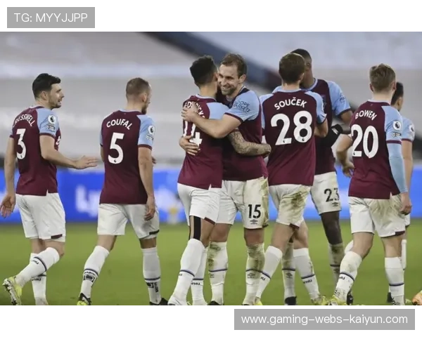 切尔西贝利斯后点补射完成完美团队配合