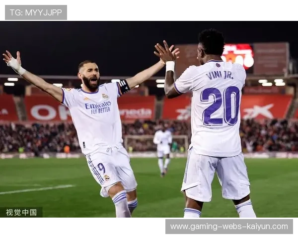 维尼修斯灵巧拉球过人后直塞，皇马快速打穿对方密集区——技术、节奏与商业共振